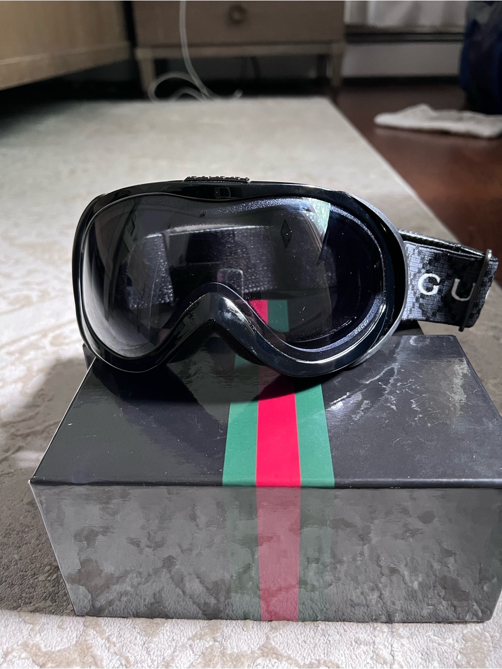 Gucci snow ski goggles